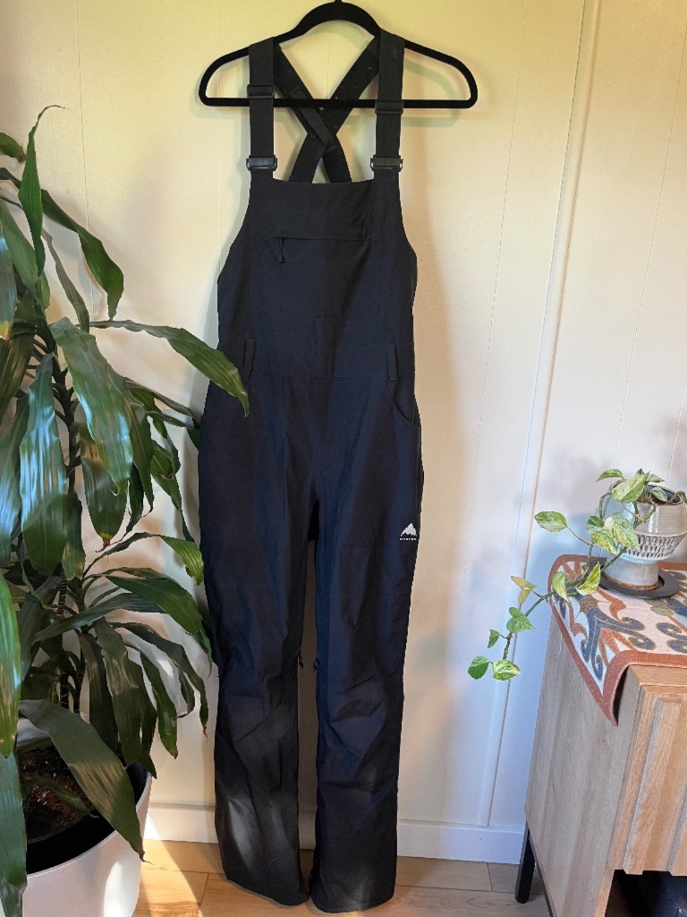 Burton GORE-TEX Avalon Bib Snow Pants Women’s Medium Black Ski Snowboard